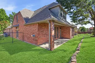 750 Village Green Dr, DeSoto, TX 75115 - Photo 6