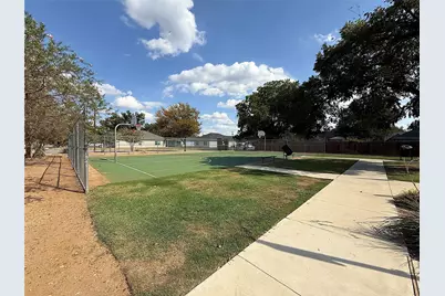 307 Robbins Street, Cleburne, TX 76031 - Photo 2