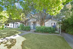 1228 W Gambrell St, Fort Worth, TX 76115 - Photo 2