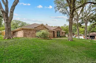 3804 Berkshire Ct, Bedford, TX 76021 - Photo 4