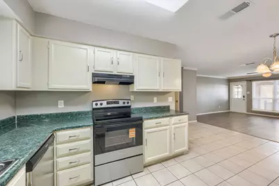 22 E Townhouse Lane #31, Grand Prairie, TX 75052 - Photo 8