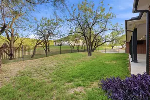 2541 Town View Dr, Cedar Hill, TX 75104 - Photo 2