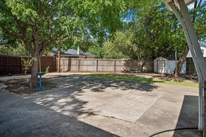 1228 Farnham Court E, Irving, TX 75062 - Photo 36