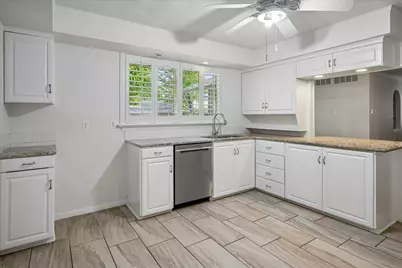 1228 Farnham Court E, Irving, TX 75062 - Photo 20