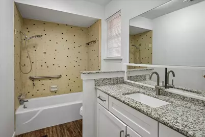 1228 Farnham Court E, Irving, TX 75062 - Photo 32