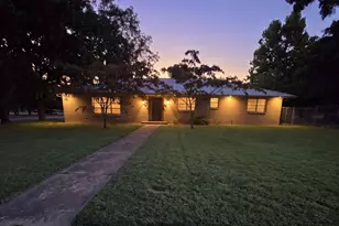 203 Hill St, Farmersville, TX 75442 - Photo 2