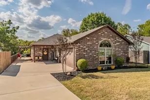 129 Morris St, DeSoto, TX 75115 - Photo 1