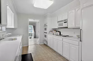 704 Castlewood Ln, Arlington, TX 76012 - Photo 12