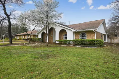 704 Castlewood Lane, Arlington, TX 76012 - Photo 2