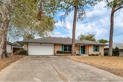 1585 E Kiest Boulevard, Dallas, TX 75216 - Photo 1