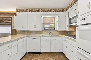207 Cresthill Dr, Lacy Lakeview, TX 76705 - Photo 6