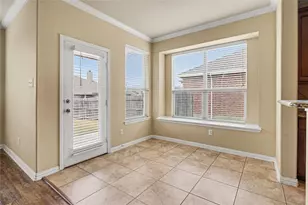 804 W Bend Blvd, Burleson, TX 76028 - Photo 10