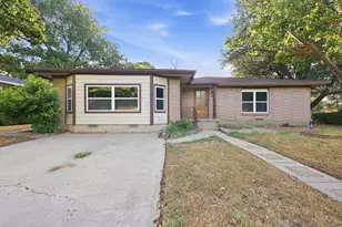 2002 Shawnee St, Denton, TX 76209 - Photo 2