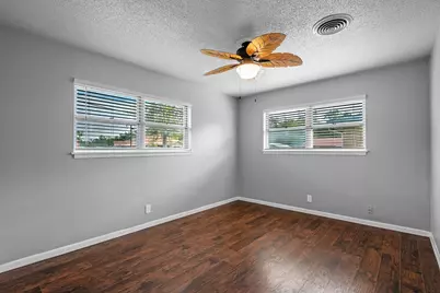2710 W Walker Street, Denison, TX 75020 - Photo 2