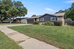 2523 Avonhill Dr, Arlington, TX 76015 - Photo 2