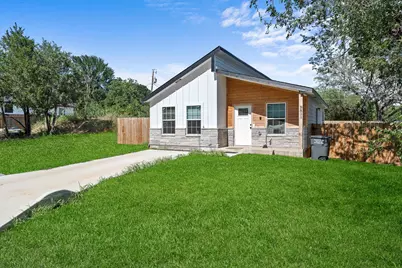 5811 Lake Granbury Trail, Granbury, TX 76048 - Photo 2