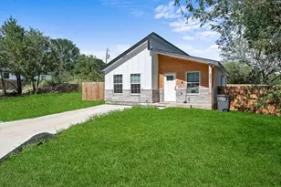 5811 Lake Granbury Trail, Granbury, TX 76048 - Photo 2