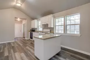 2620 Wilkinson Ave, Fort Worth, TX 76103 - Photo 10