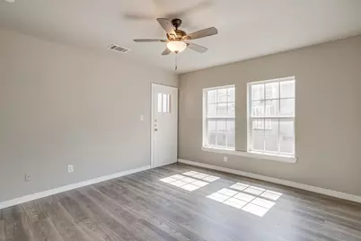 2620 Wilkinson Avenue, Fort Worth, TX 76103 - Photo 14