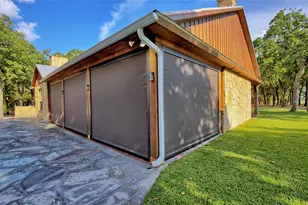 423 Brazos St, Bowie, TX 76230 - Photo 4