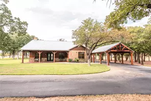 423 Brazos St, Bowie, TX 76230 - Photo 18