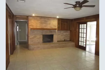 4704 Valleycrest Drive, Arlington, TX 76013 - Photo 2