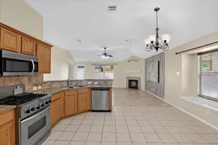 3041 Meadowbrook Dr, Grand Prairie, TX 75052 - Photo 10