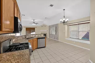 3041 Meadowbrook Dr, Grand Prairie, TX 75052 - Photo 6