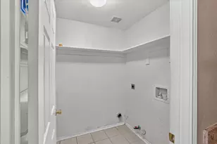 3041 Meadowbrook Dr, Grand Prairie, TX 75052 - Photo 8