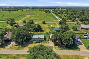 538 W Hughes St, Collinsville, TX 76233 - Photo 14