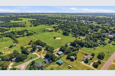 538 W Hughes Street, Collinsville, TX 76233 - Photo 8
