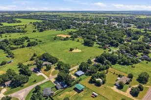 538 W Hughes St, Collinsville, TX 76233 - Photo 8