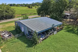 538 W Hughes St, Collinsville, TX 76233 - Photo 24