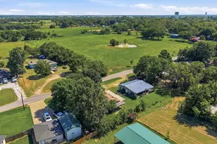 538 W Hughes St, Collinsville, TX 76233 - Photo 16