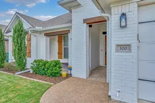 320 Daisy Ln, Robinson, TX 76706 - Photo 2