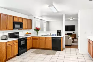 8431 Redheart St, Arlington, TX 76002 - Photo 6