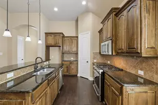419 San Marcos Dr, Irving, TX 75039 - Photo 8