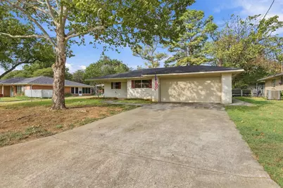 1111 Elmwood Street, Gainesville, TX 76240 - Photo 1