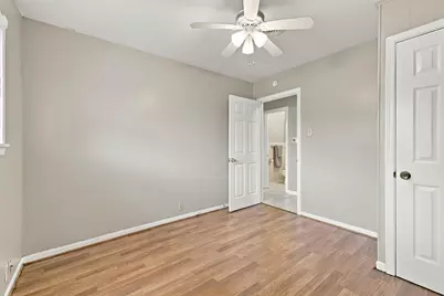 1111 Elmwood Street, Gainesville, TX 76240 - Photo 14