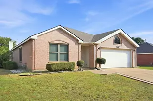 815 Breanna Way, Glenn Heights, TX 75154 - Photo 2