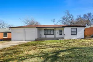 863 Ala Dr, White Settlement, TX 76108 - Photo 2