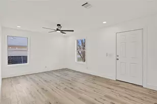 940 E Tucker St, Fort Worth, TX 76104 - Photo 8