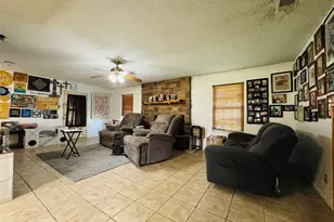 745 42nd St SW, Paris, TX 75460 - Photo 2