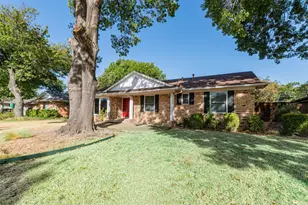 8419 Bocowood Dr, Dallas, TX 75228 - Photo 32