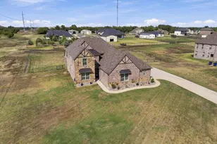 348 Magnolia Dr, Van Alstyne, TX 75495 - Photo 1