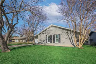 2009 Exeter Dr, Irving, TX 75062 - Photo 2