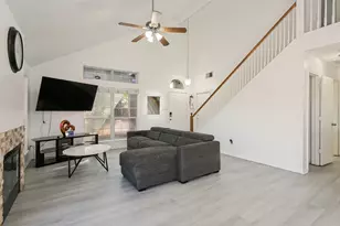 1411 Chinaberry Dr, Lewisville, TX 75077 - Photo 2