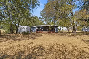 305 Miller St, Bowie, TX 76230 - Photo 30