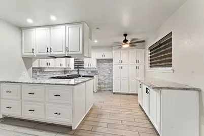 2100 Rockmoor Drive, Edgecliff Village, TX 76134 - Photo 8