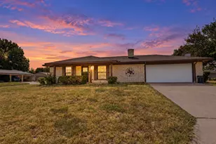 1324 Amherst St, Burkburnett, TX 76354 - Photo 2